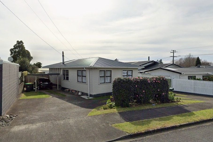 4 Margaret Place, Merrilands, New Plymouth - Carousel 1