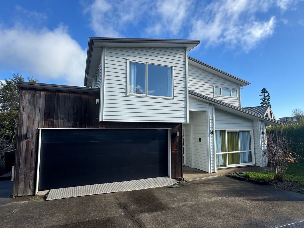 37 Charles Dickens Drive, Mellons Bay, Auckland - Carousel 1