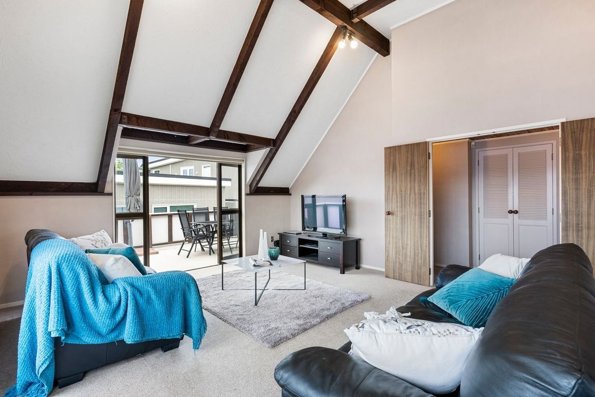 1 Adonis Place, Half Moon Bay, Auckland - Carousel 2