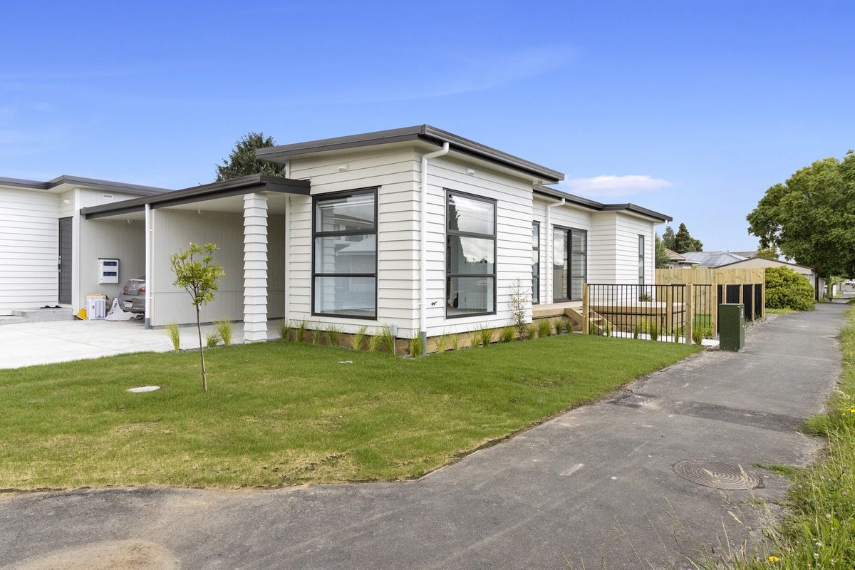 1/2 Searancke Place, Fairfield, Hamilton - Carousel 2