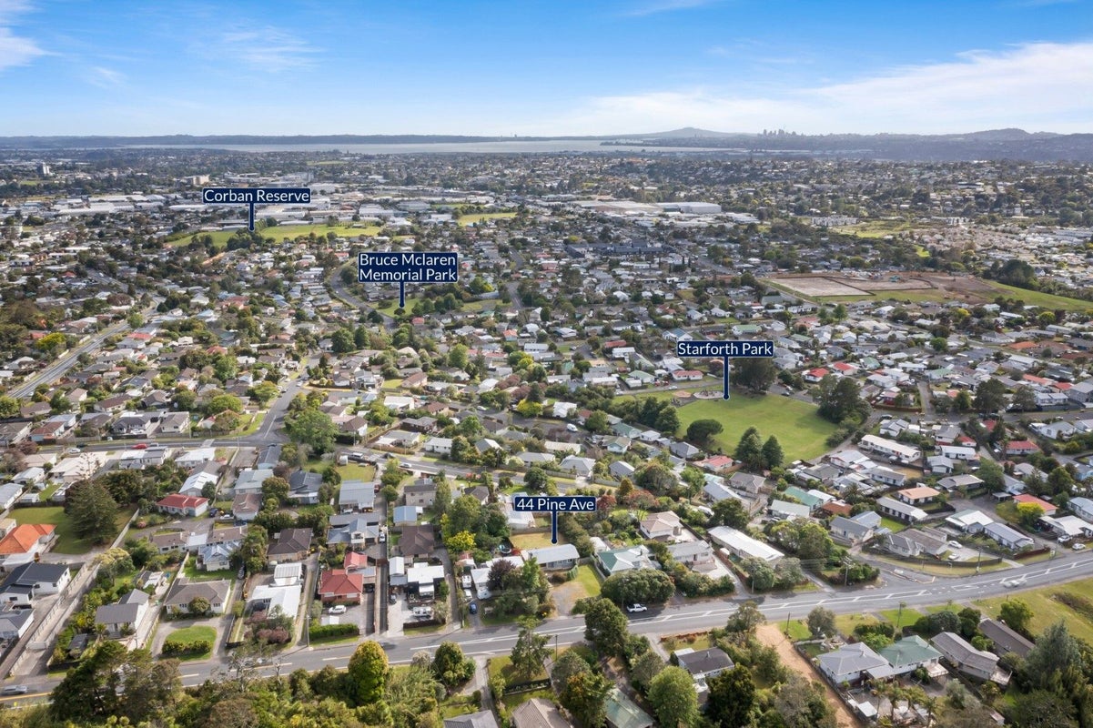 44 Pine Avenue, Henderson, Auckland - Carousel 14