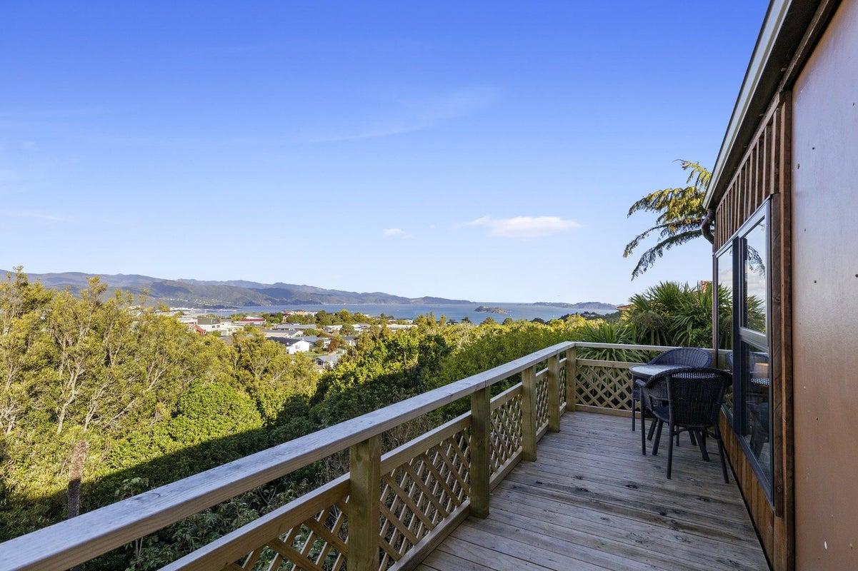 14 Laurel Grove, Maungaraki, Lower Hutt - Carousel 2