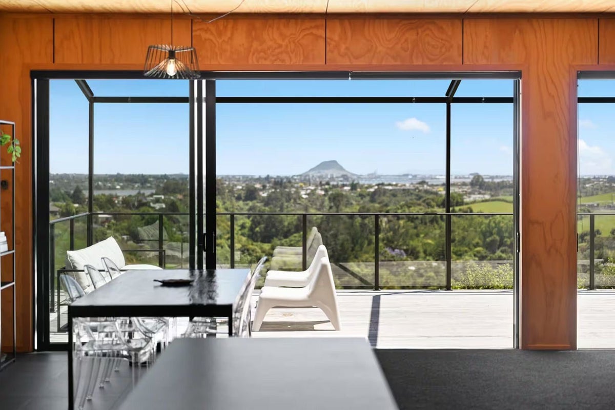 10 Taranui Place, Ohauiti, Tauranga - Carousel 1