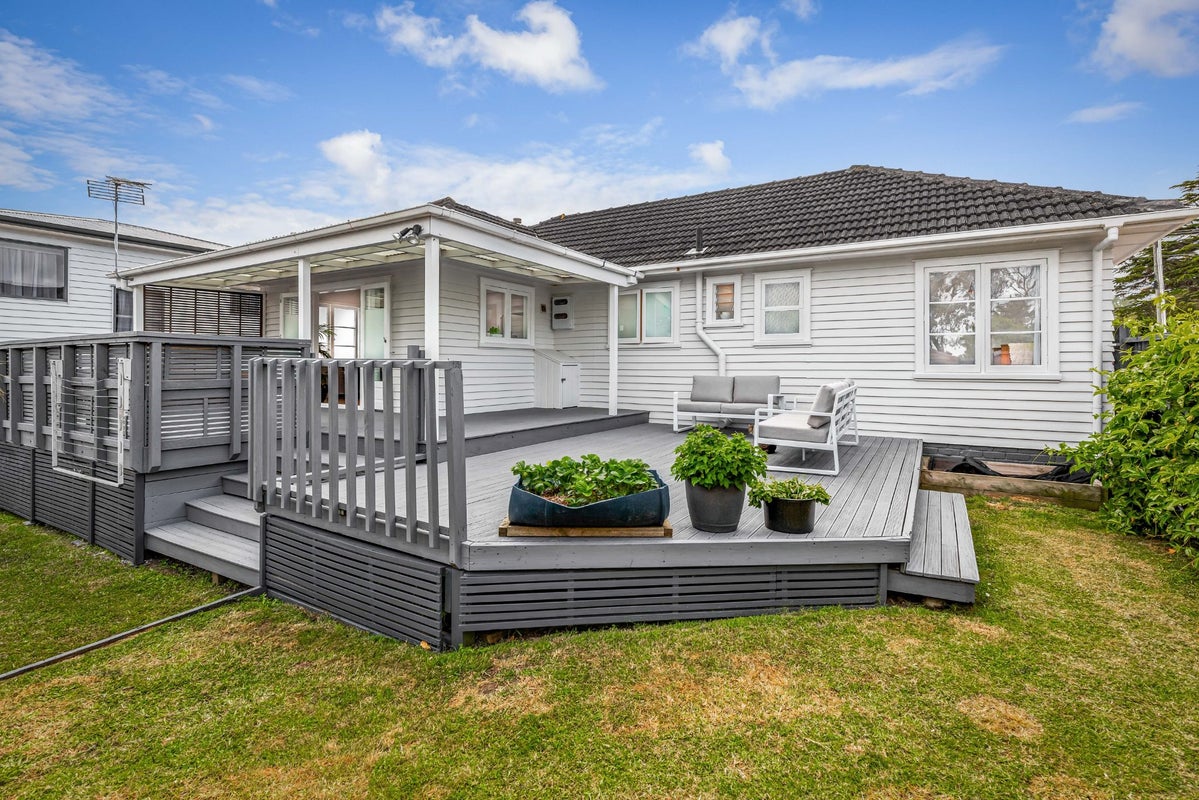 51 Matipo Road, Te Atatu Peninsula, Waitakere - Carousel 2