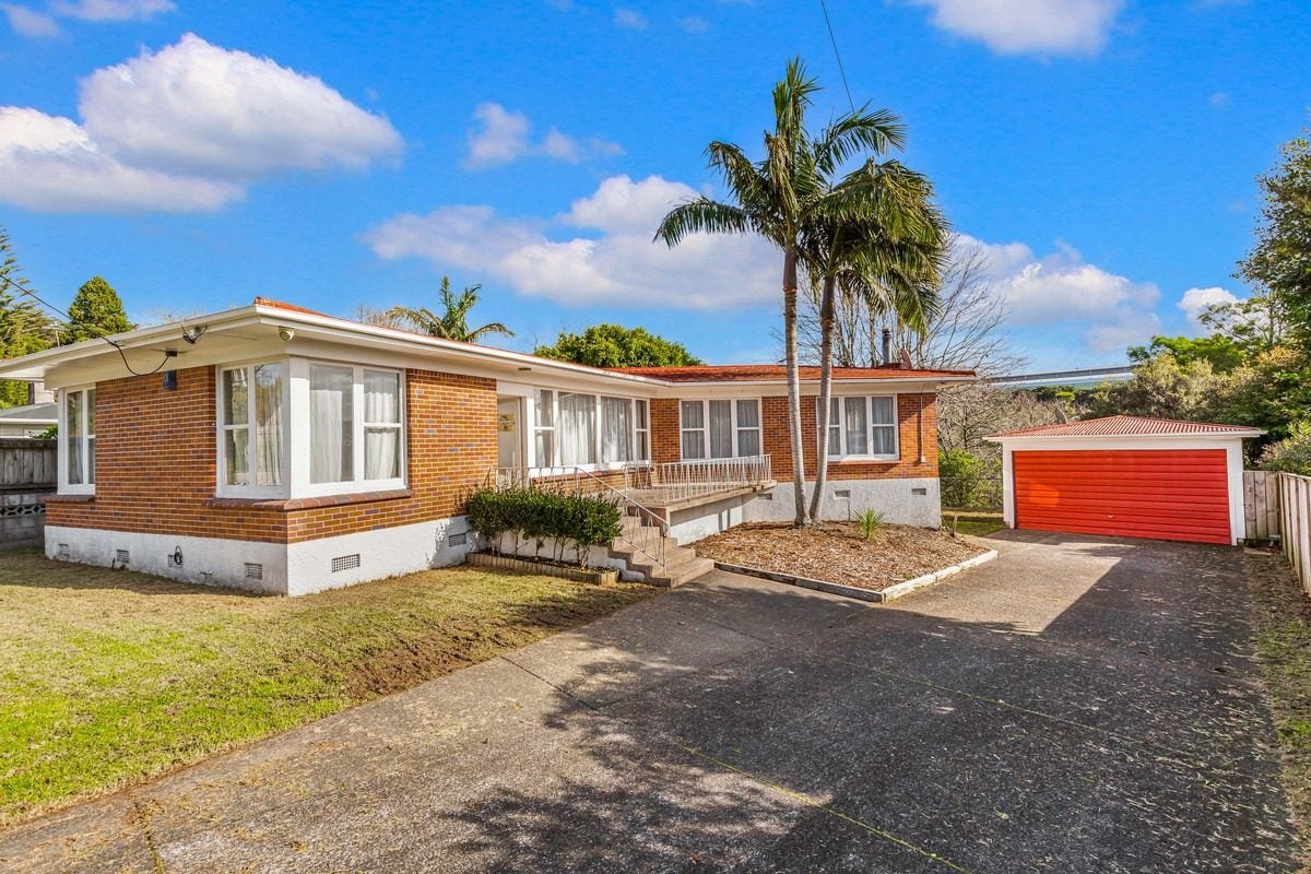52 Sylvan Crescent, Te Atatu South, Auckland - Carousel 1