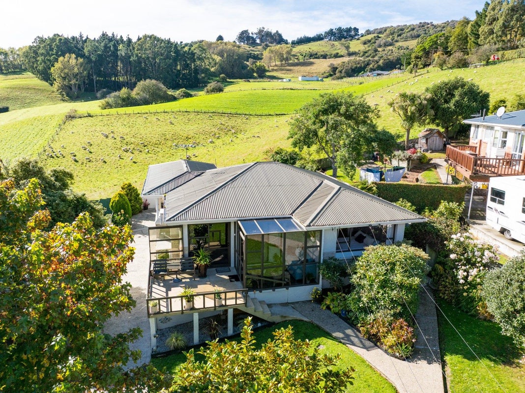 61 Elwyn Crescent, Green Island, Dunedin - Carousel 1