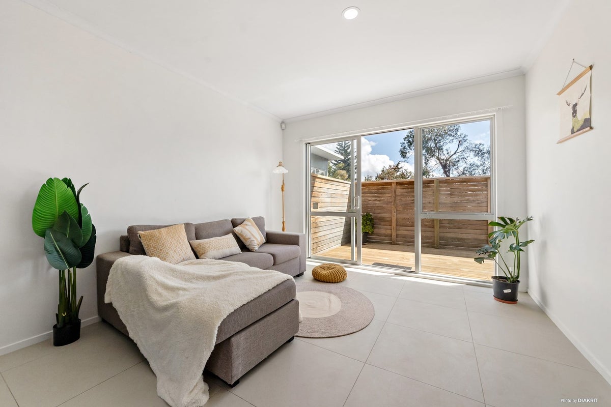 3/0 Maclaurin Street, Blockhouse Bay, Auckland - Carousel 2