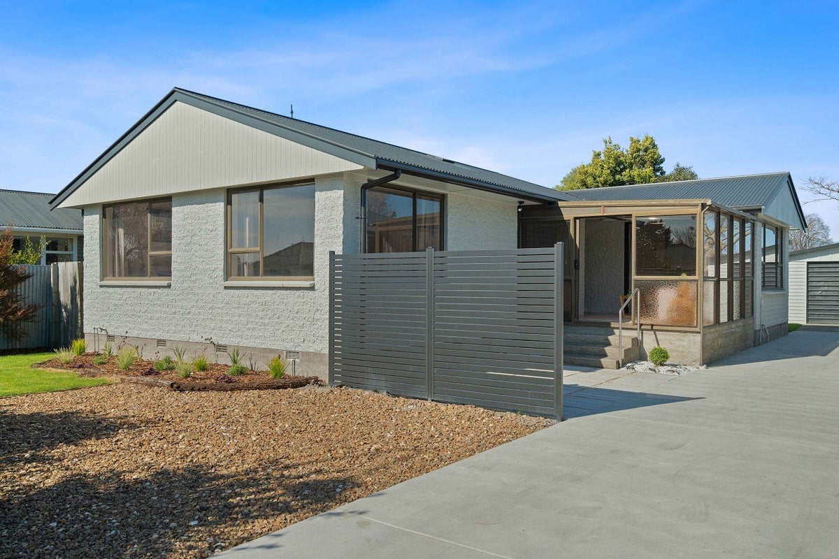 13 Roswell Place, Islington, Christchurch - Carousel 23