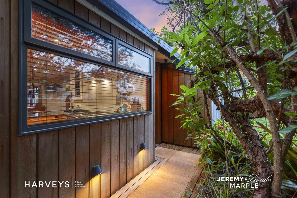17 West Lynn Road, Titirangi, Auckland - Carousel 2