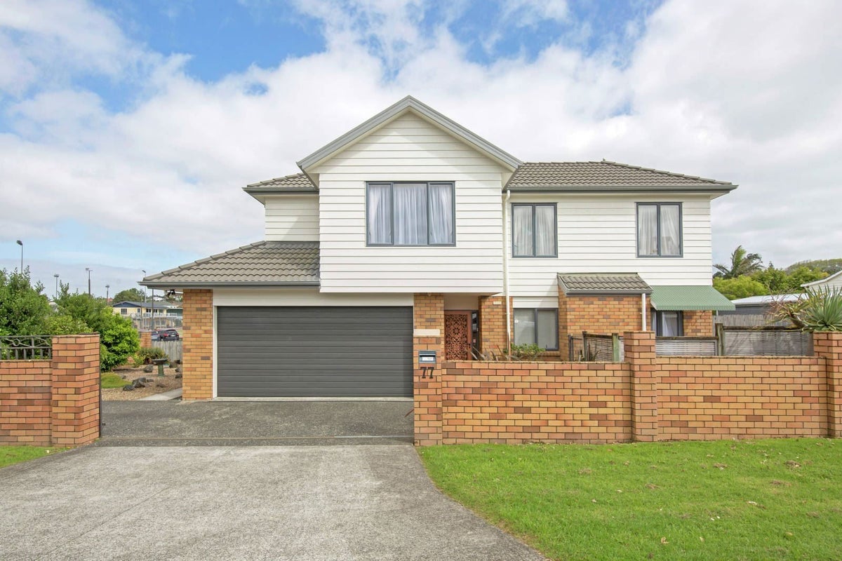 77 Moore Street, Howick, Auckland - Carousel 1
