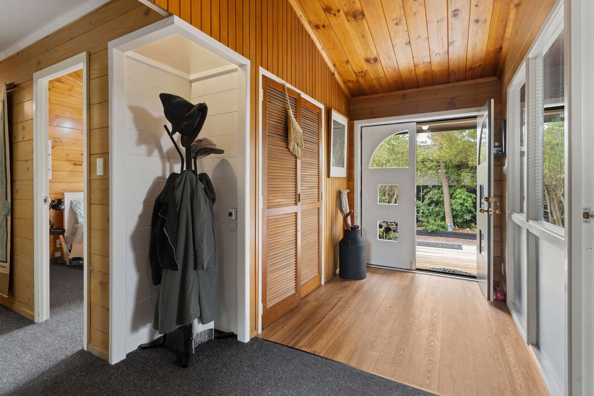 417 Avonhead Road, Avonhead, Christchurch - Carousel 1