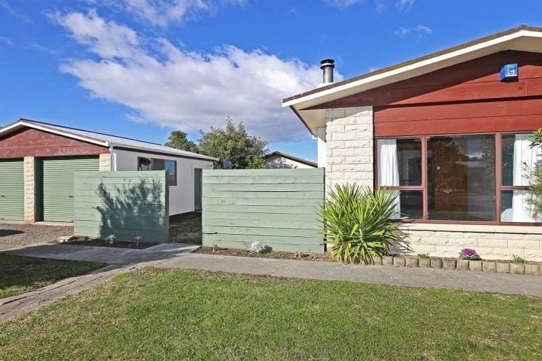 25 Amundsen Avenue, Flaxmere, Hastings - Carousel 1