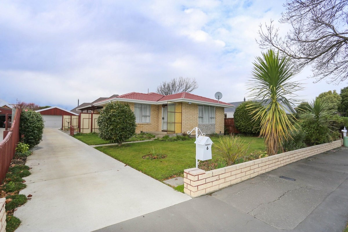 6 Karnak Crescent, Russley, Christchurch - Carousel 12