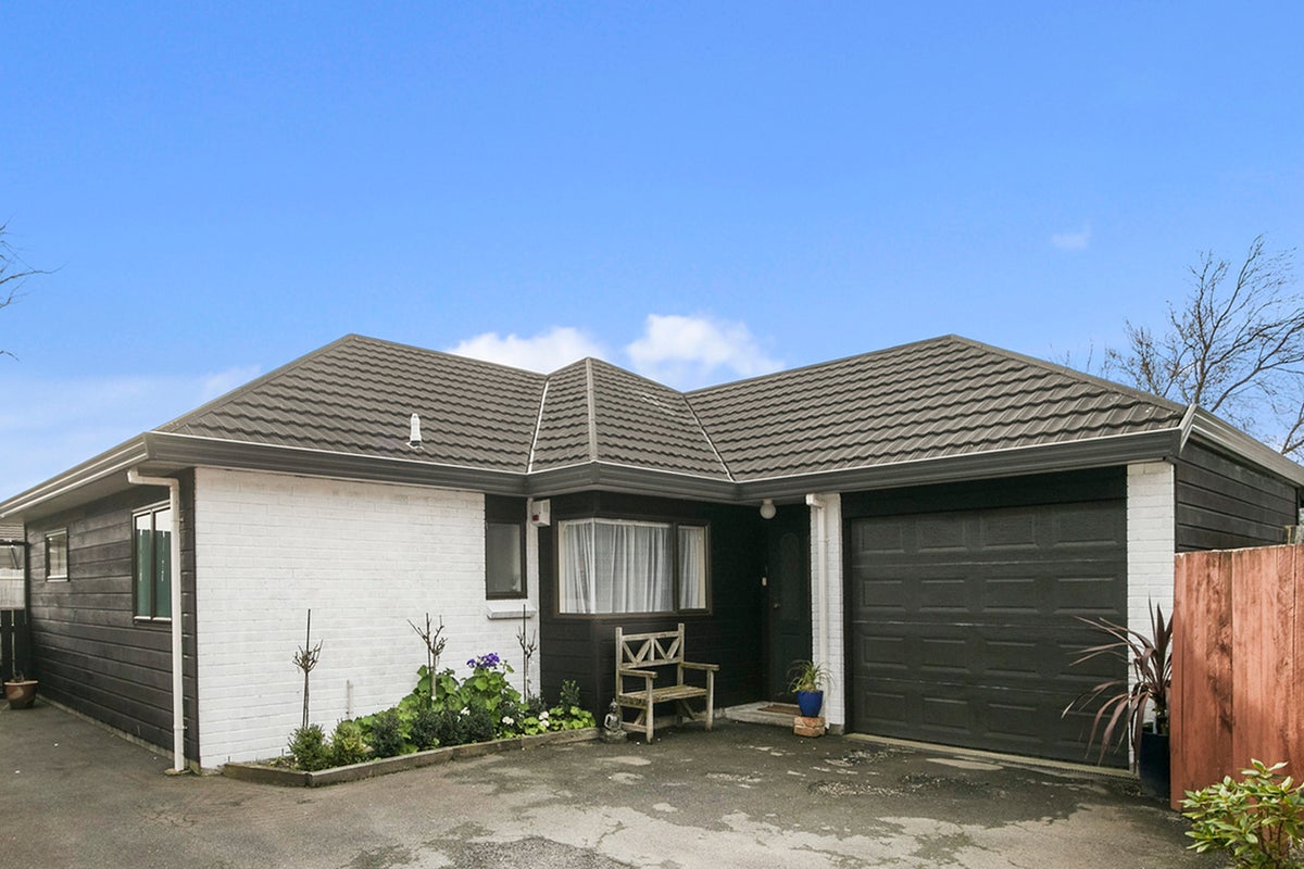 2/53 Pohutukawa Street, Woburn, Lower Hutt - Carousel 1