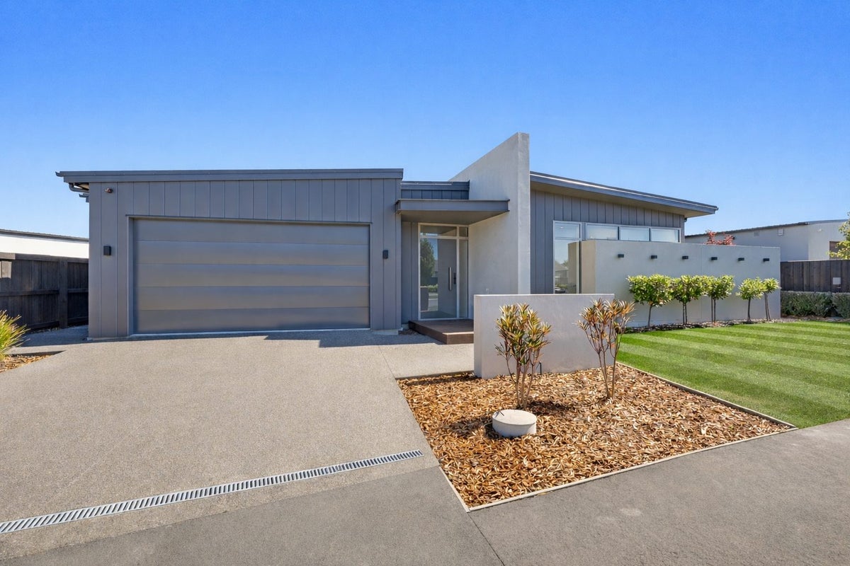 7 Oakbridge Boulevard, Marshland, Christchurch - Carousel 1