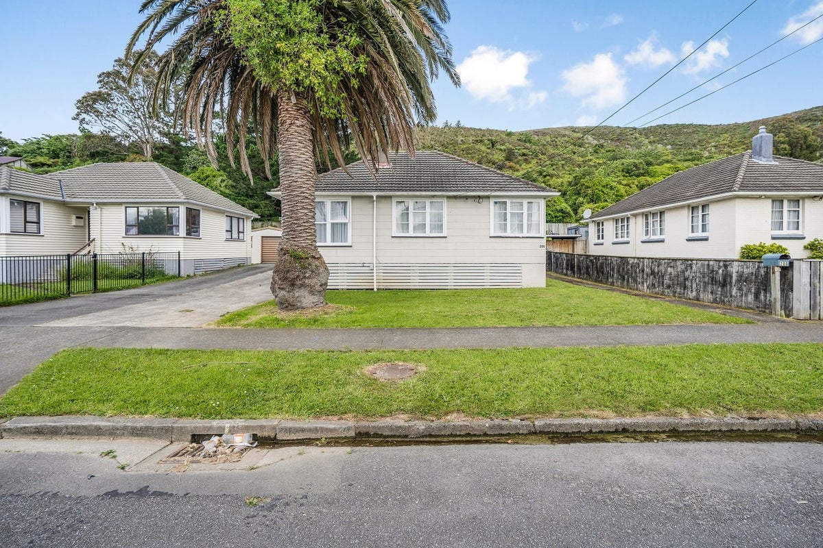 200 Waddington Drive, Naenae, Lower Hutt - Carousel 2