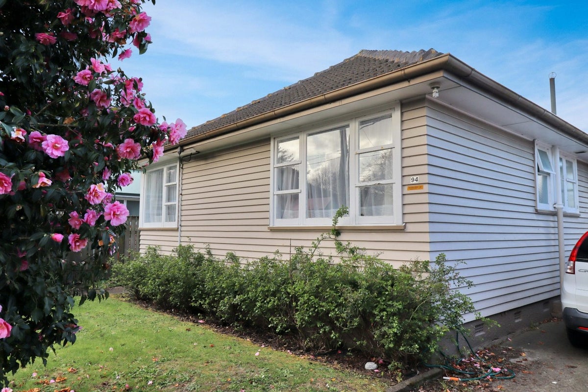 94 Pine Avenue, Ebdentown, Upper Hutt - Carousel 1