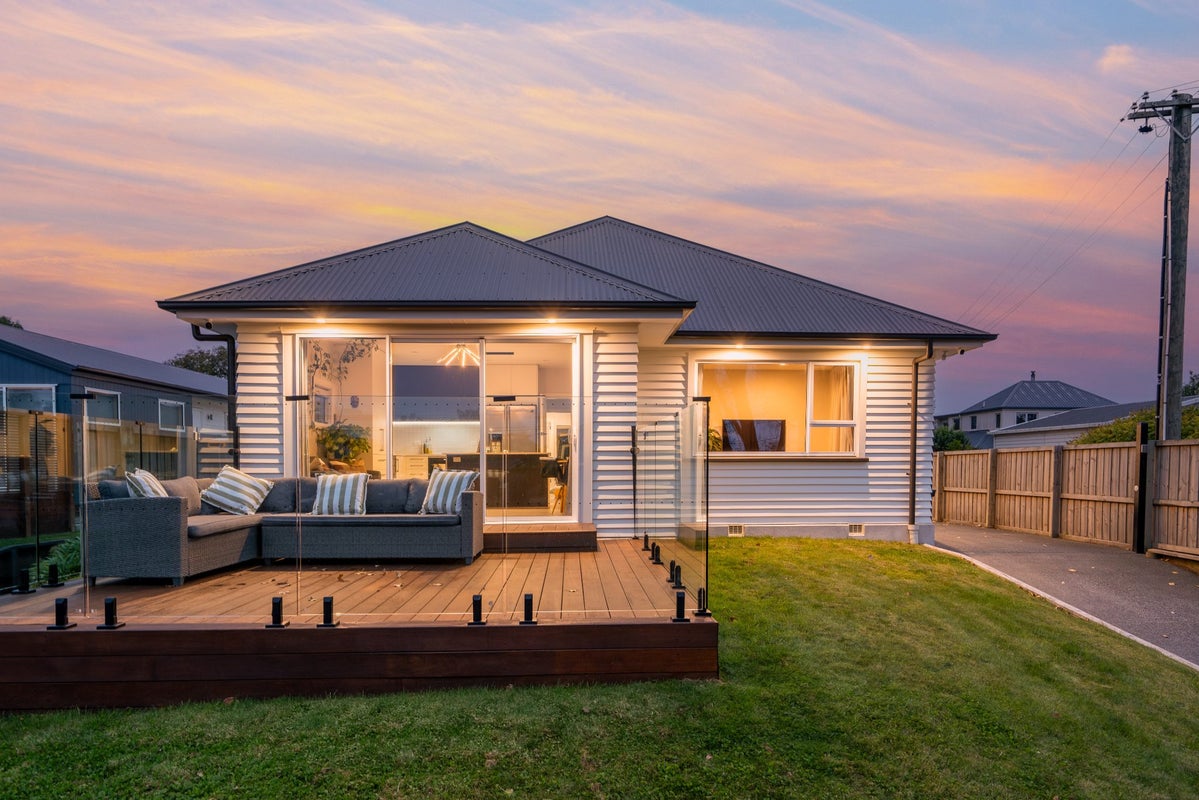 274 Riverlaw Terrace, Saint Martins, Christchurch - Carousel 1
