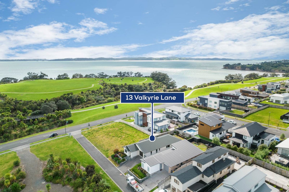13 Valkyrie Lane, Beachlands, Auckland - Carousel 1