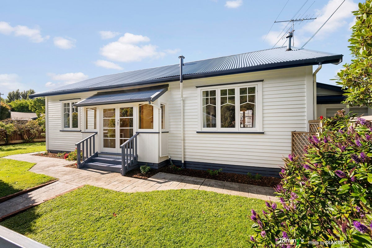 40 Pharazyn Street, Melling, Lower Hutt - Carousel 2