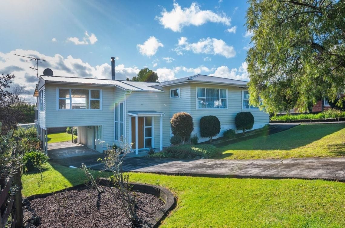 74 Sylvan Crescent, Te Atatu South, Auckland - Carousel 2