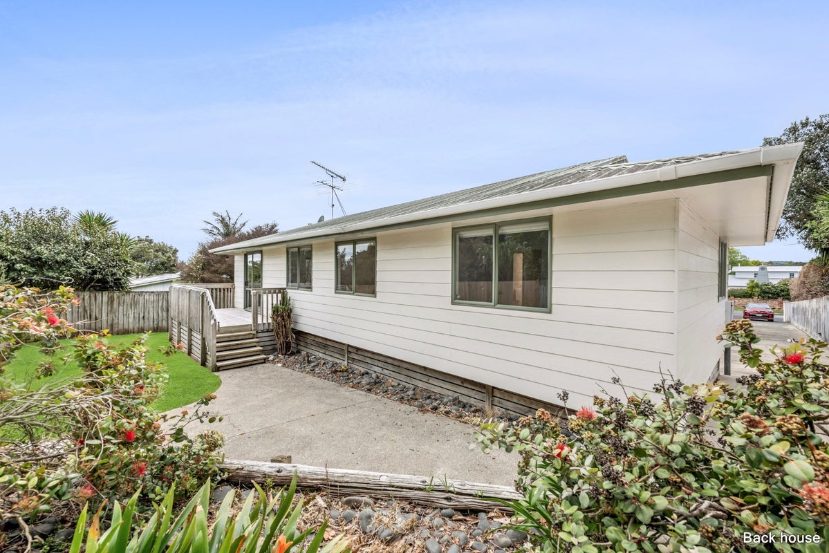26 Bell Road, Beachlands, Auckland - Carousel 1