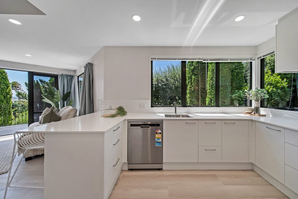 6 Sedgwick Way, Westmorland, Christchurch - Carousel 2