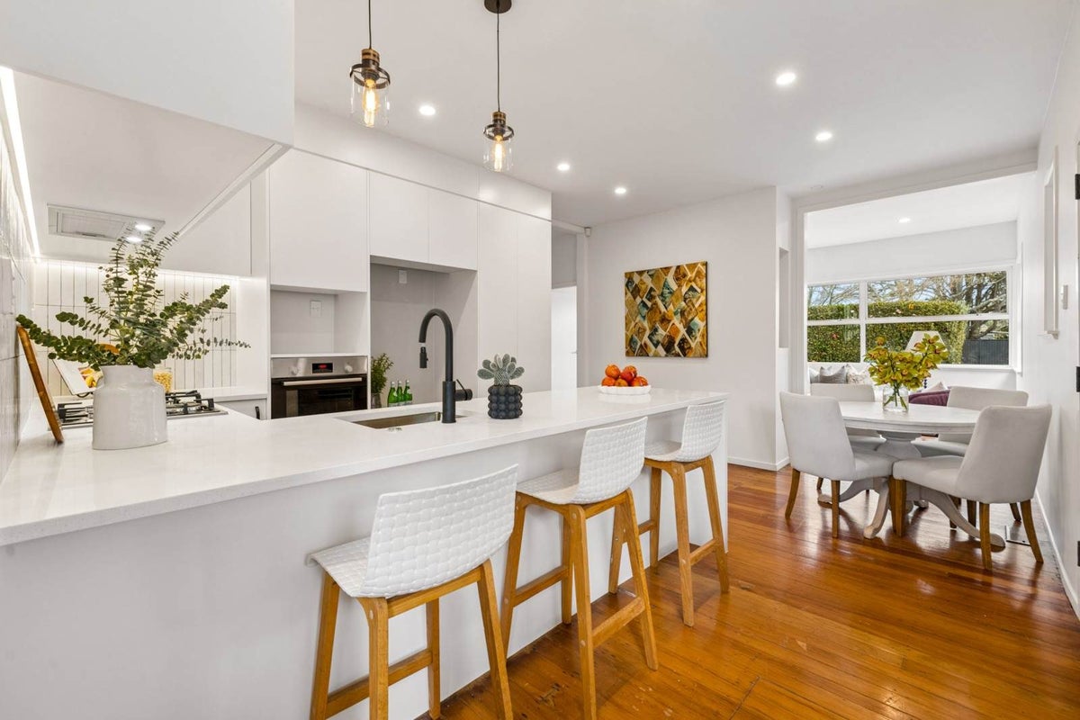 32 Hendon Avenue, Mount Albert, Auckland - Carousel 2