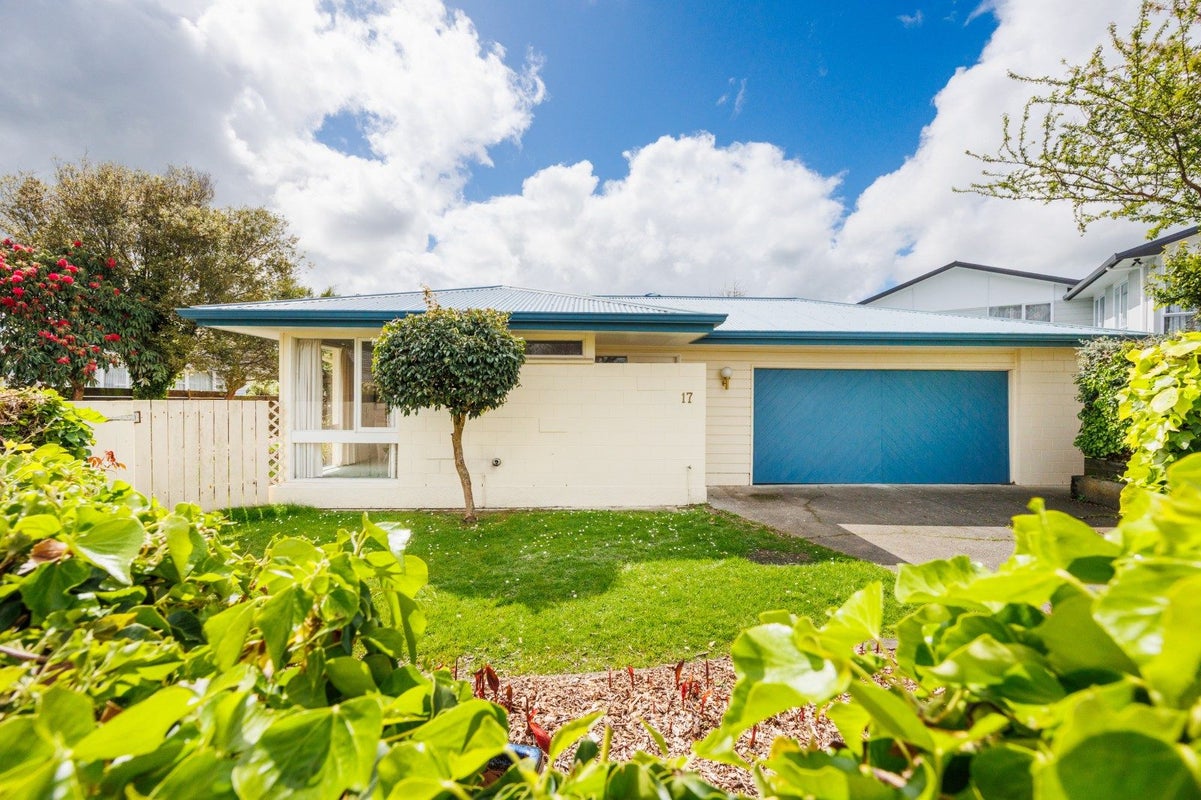 17 Chilton Grove, Hokowhitu, Palmerston North - Carousel 1