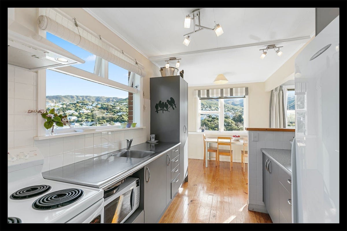 2/27 Abbott Street, Ngaio, Wellington - Carousel 1