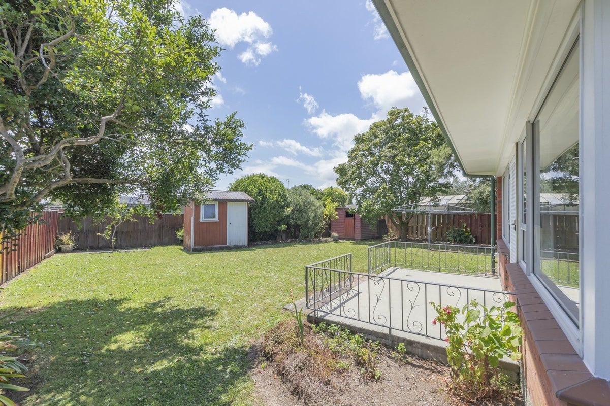 17 Barnhill Crescent, Pahurehure, Papakura - Carousel 2
