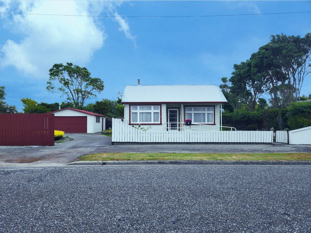 4 Coakley Street, Blaketown, Greymouth - Carousel 1