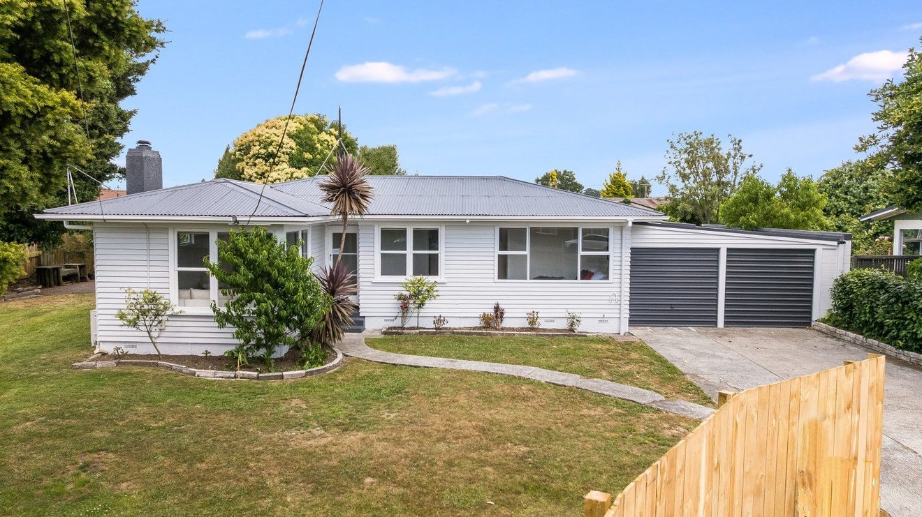 16 Thornton Place, Melville, Hamilton - Carousel 1