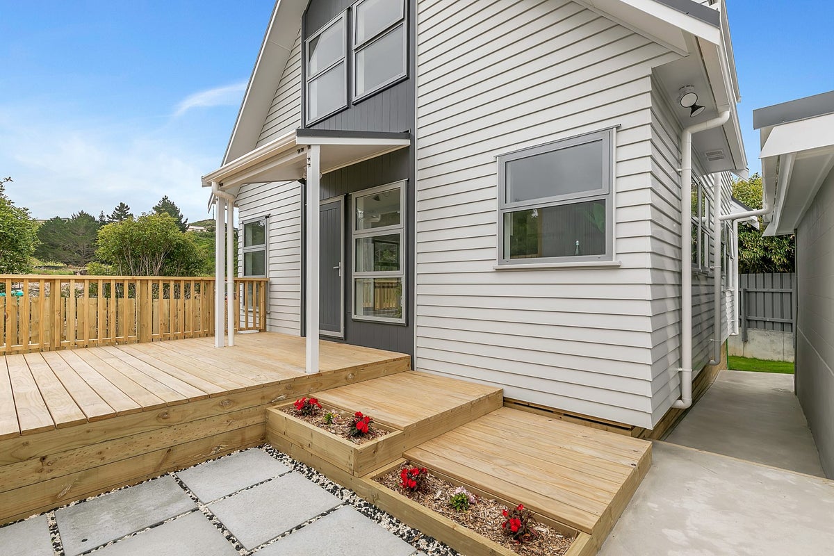 25 York Place, Cannons Creek, Porirua - Carousel 1