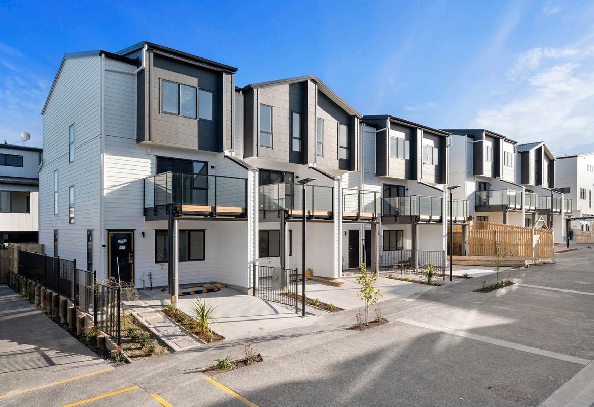 9 Dotterel Place, Westgate, Auckland - Carousel 1