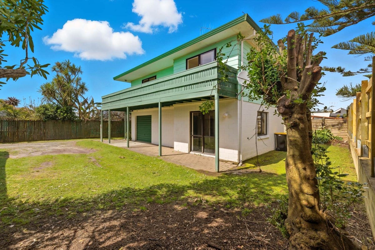 666B Papamoa Beach Road, Papamoa Beach, Tauranga, Bay Of Plenty - Carousel 1
