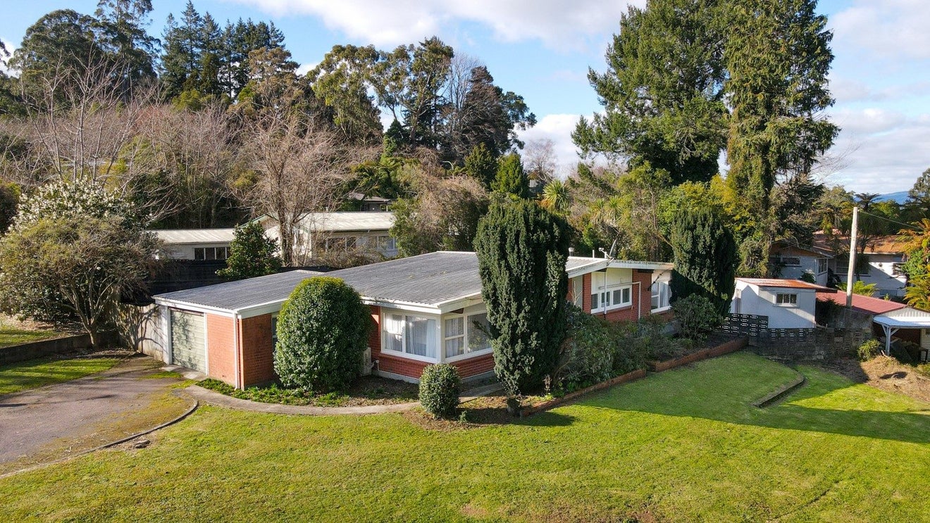 1 Russell Crescent, Western Heights, Rotorua - Carousel 1