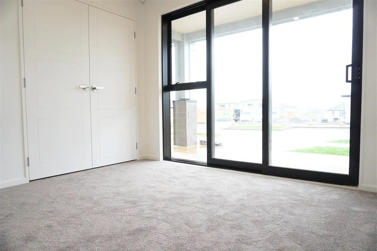 13 Noia Way, Karaka, Papakura - Carousel 10