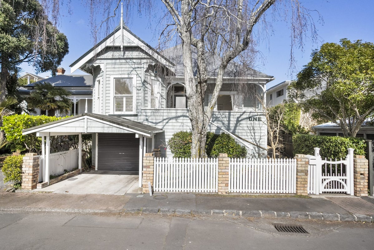1 Punga Street, Mount Eden, Auckland - Carousel 1