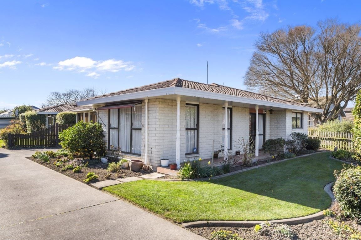1/40 Ambleside Drive, Burnside, Christchurch - Carousel 1