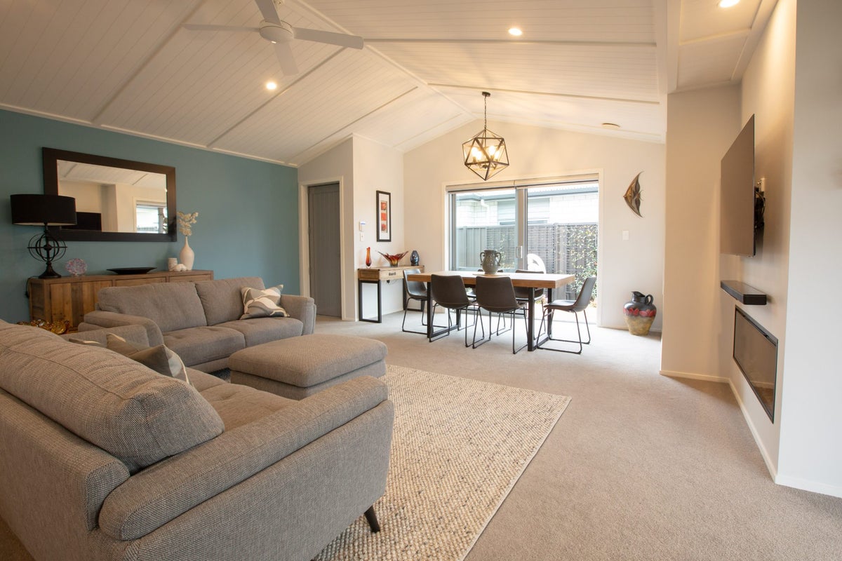 7 Paritai Place, Flagstaff, Hamilton - Carousel 2