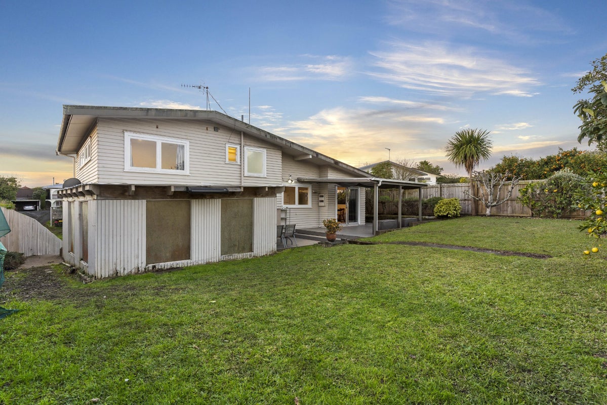 46 Cardiff Road, Pakuranga, Auckland - Carousel 50