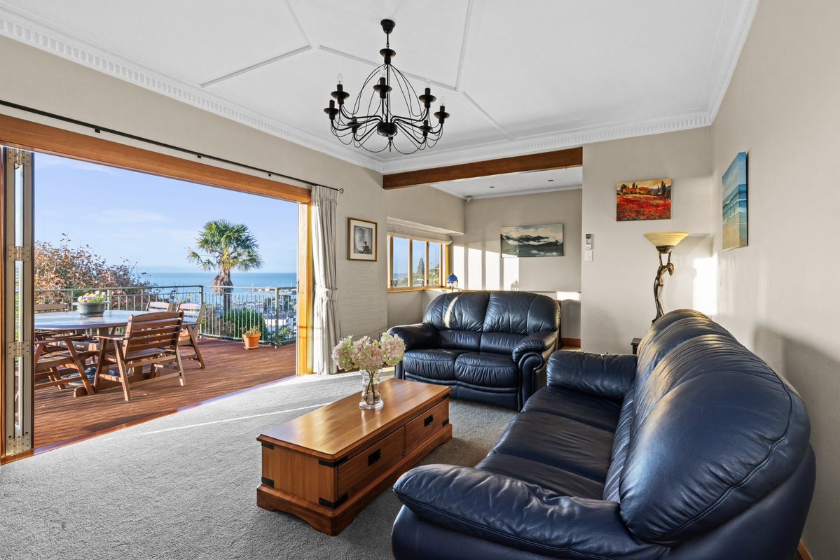 14 Milton Terrace, Hospital Hill, Napier - Carousel 2