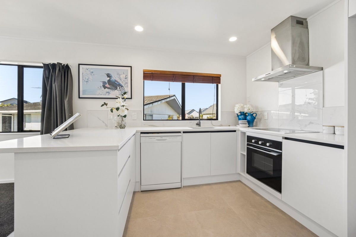 20A Glynnbrooke Street, Te Atatu South, Waitakere City, Auckland - Carousel 2