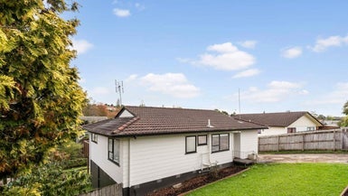 19 Capricorn Place, Glen Eden, Auckland - Carousel 1