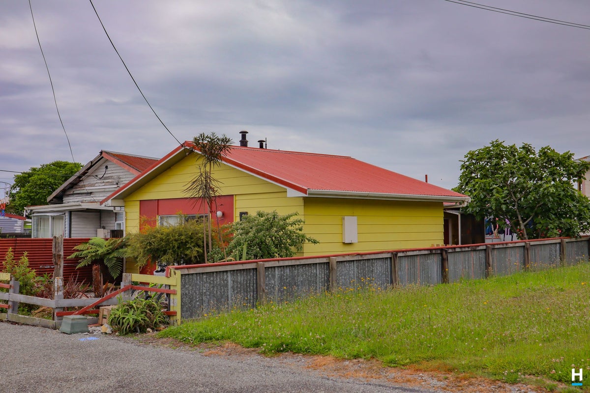 21 Thompson Street, Greymouth, Greymouth - Carousel 2