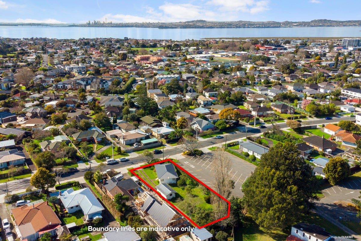 37 Neil Avenue, Te Atatu Peninsula, Auckland - Carousel 14