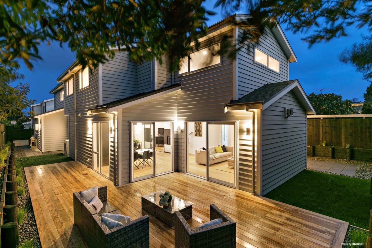 2/23 Selwyn Road, Epsom, Auckland - Carousel 1