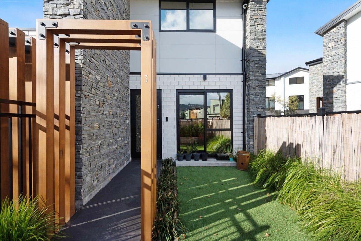 2/3 Johnston Grove, Taita, Lower Hutt - Carousel 12