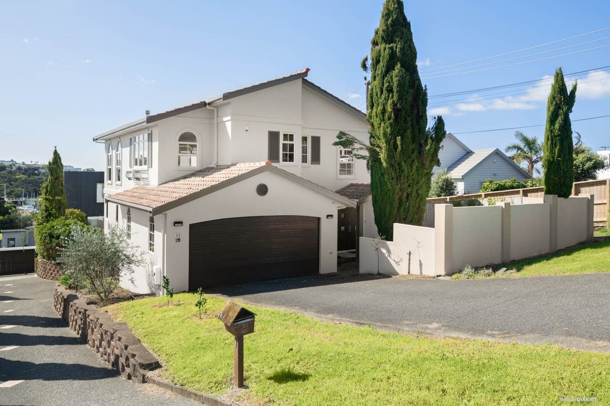 31 Prospect Terrace, Milford, Auckland - Carousel 1